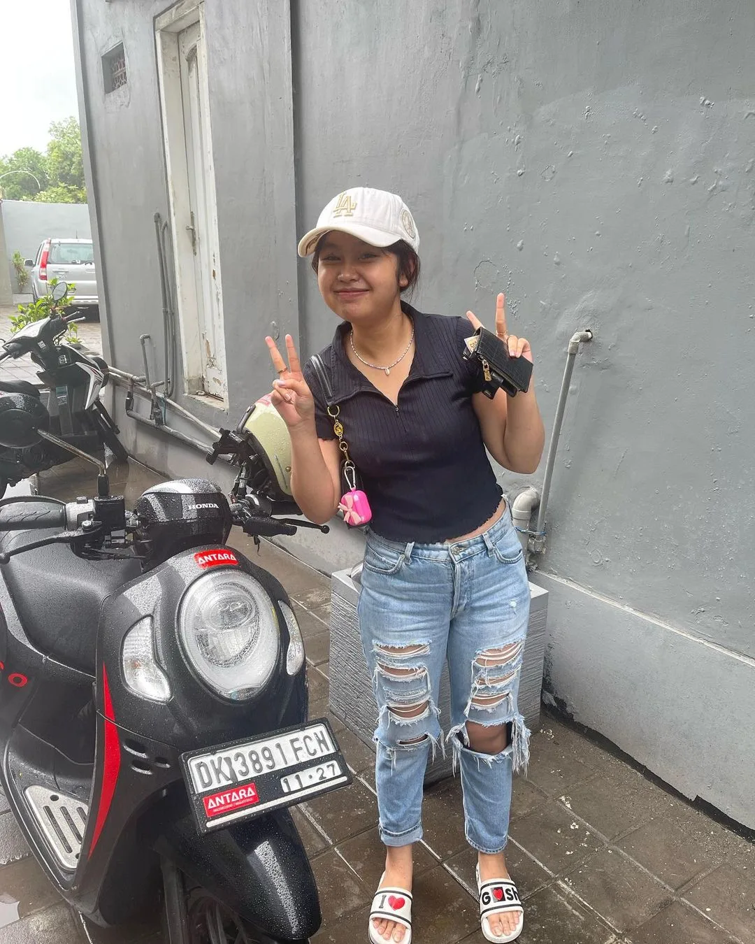 Galeri pelanggan sewa motor di antara rental, Seminyak. menawarkan berbagai pengalaman sewa motor di Kuta.