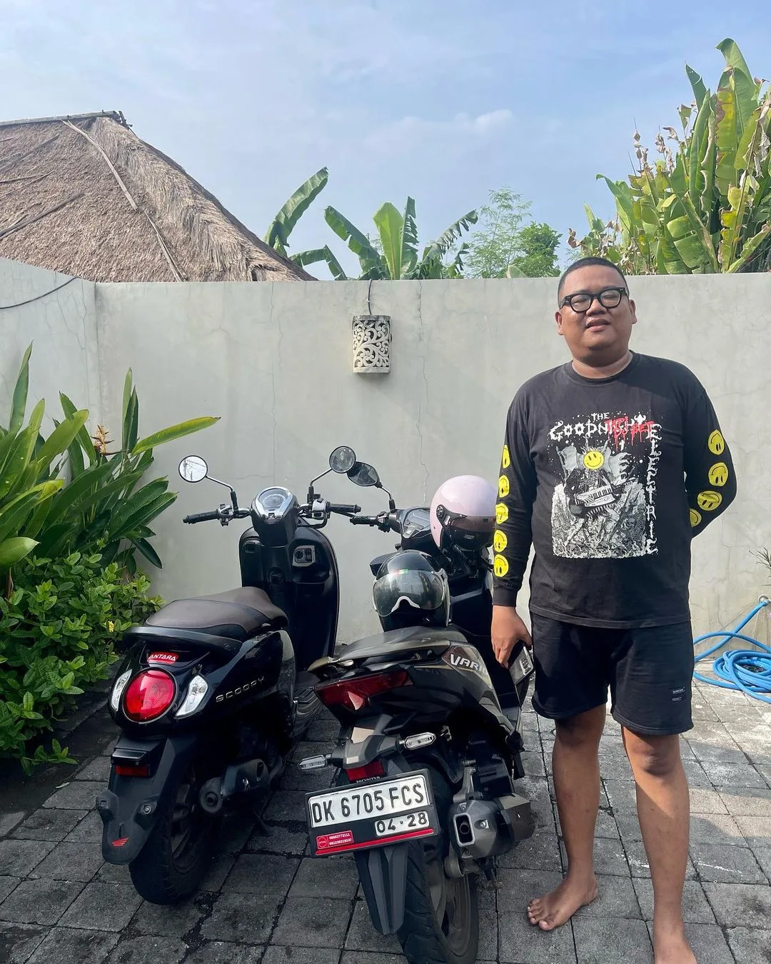 Galeri pelanggan sewa motor di antara rental, Kuta, menawarkan berbagai pengalaman sewa motor di Kuta.