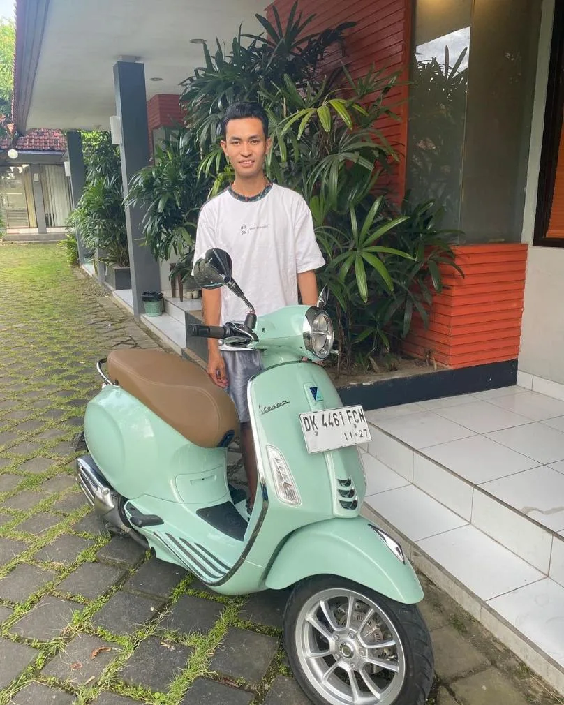 Galeri pelanggan sewa motor di antara rental, Kuta, menawarkan berbagai pengalaman sewa motor di Kuta.