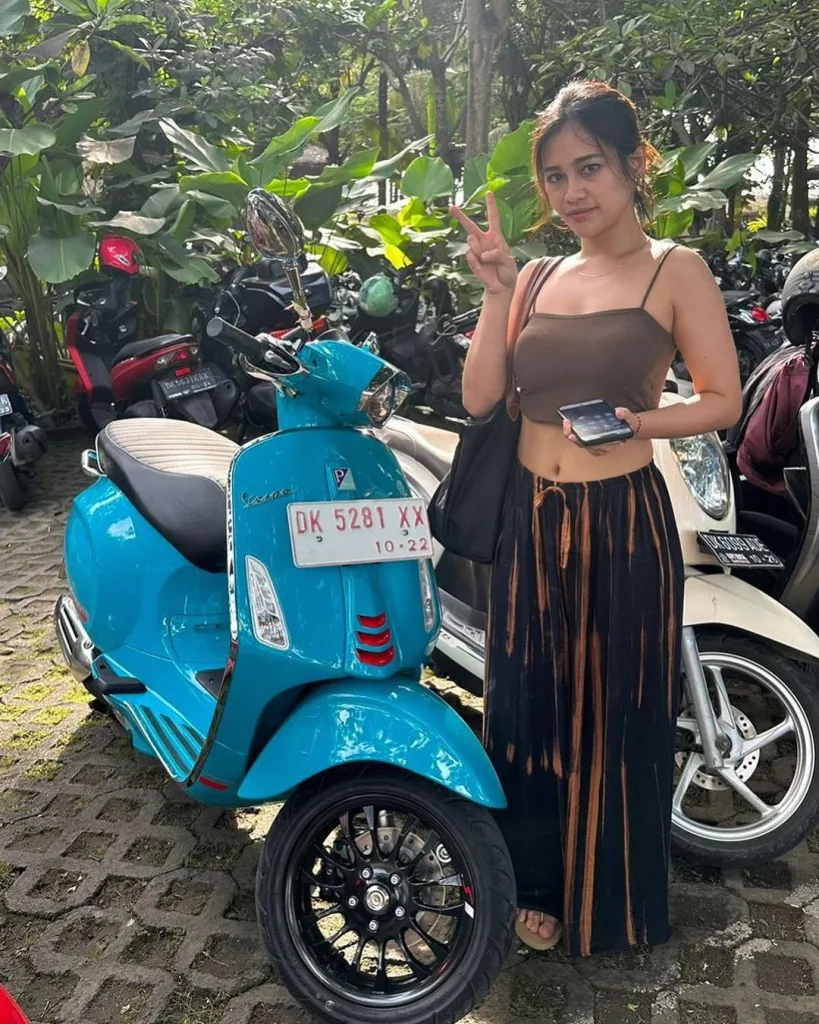 Galeri pelanggan sewa motor di antara rental, Kuta, menawarkan berbagai pengalaman sewa motor di Kuta.